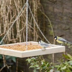 Hängender Futtertisch